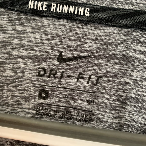 Nike women’s running long sleeve size small - Picture 2 of 4